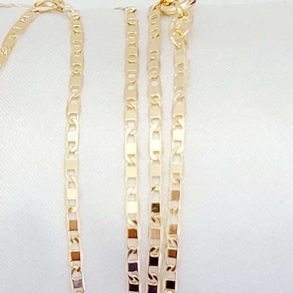 18K Gold Plated small Christ face necklace. New - Picture 6 of 7